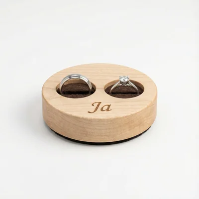 Ringkissen-Alternative: CNC-Ringhalter aus Massivholz