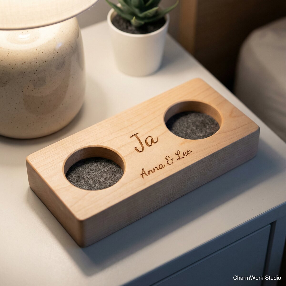 Ringkissen-Alternative: CNC-Ringhalter aus Massivholz - Detailansicht