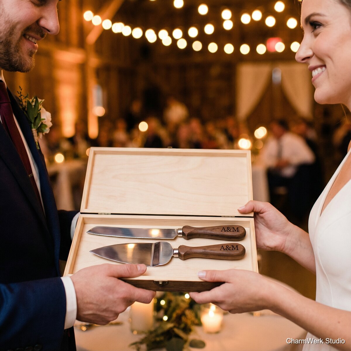 Tortenmesser-Set: CNC-Holzgriffe mit Monogramm - Lifestyle