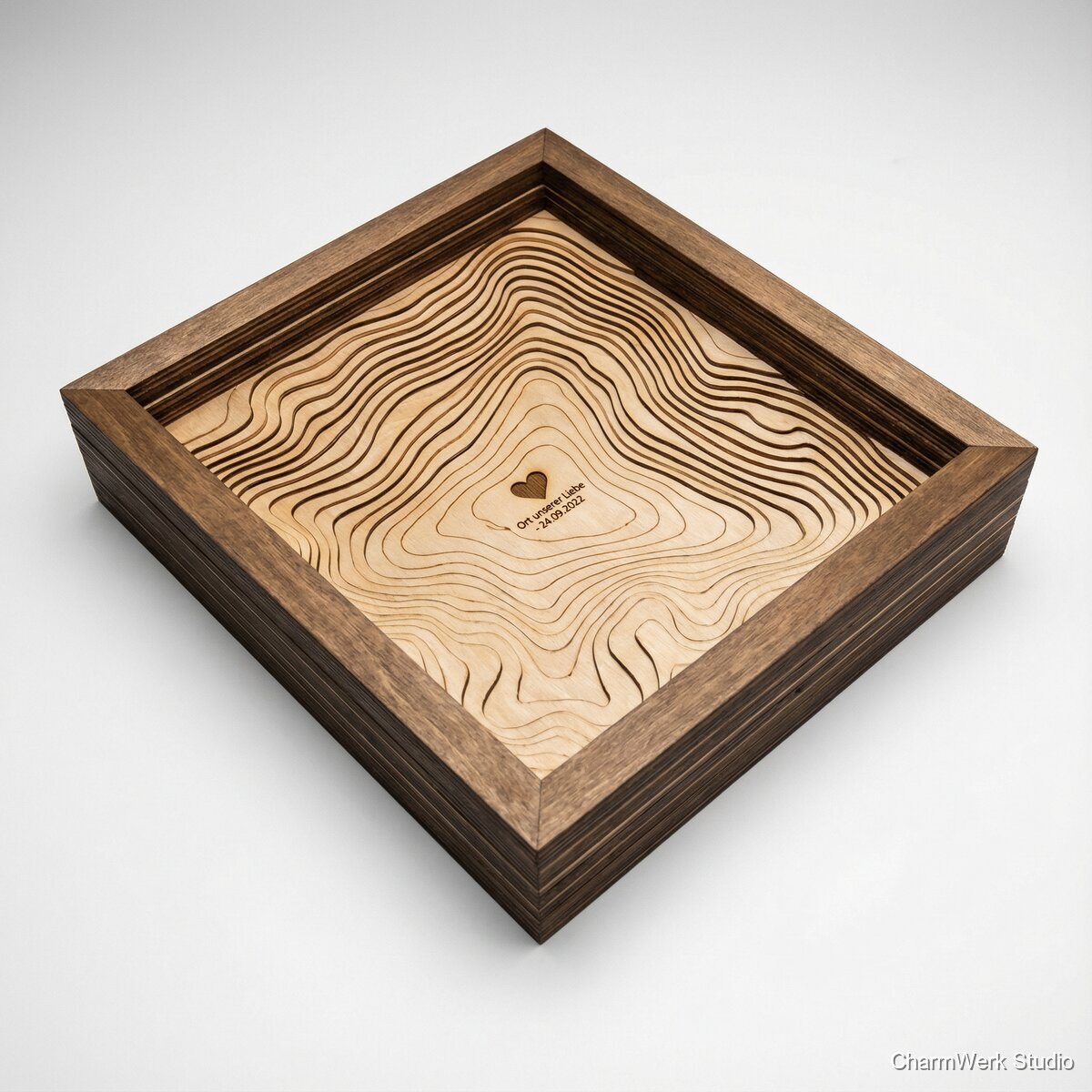 Topografische „Ort der Liebe“-Karte als 3D-Holzbild - Seitenansicht