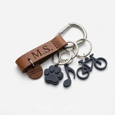 Schlüssel- und Taschen-Set: Lederanhänger mit 3D-Charms