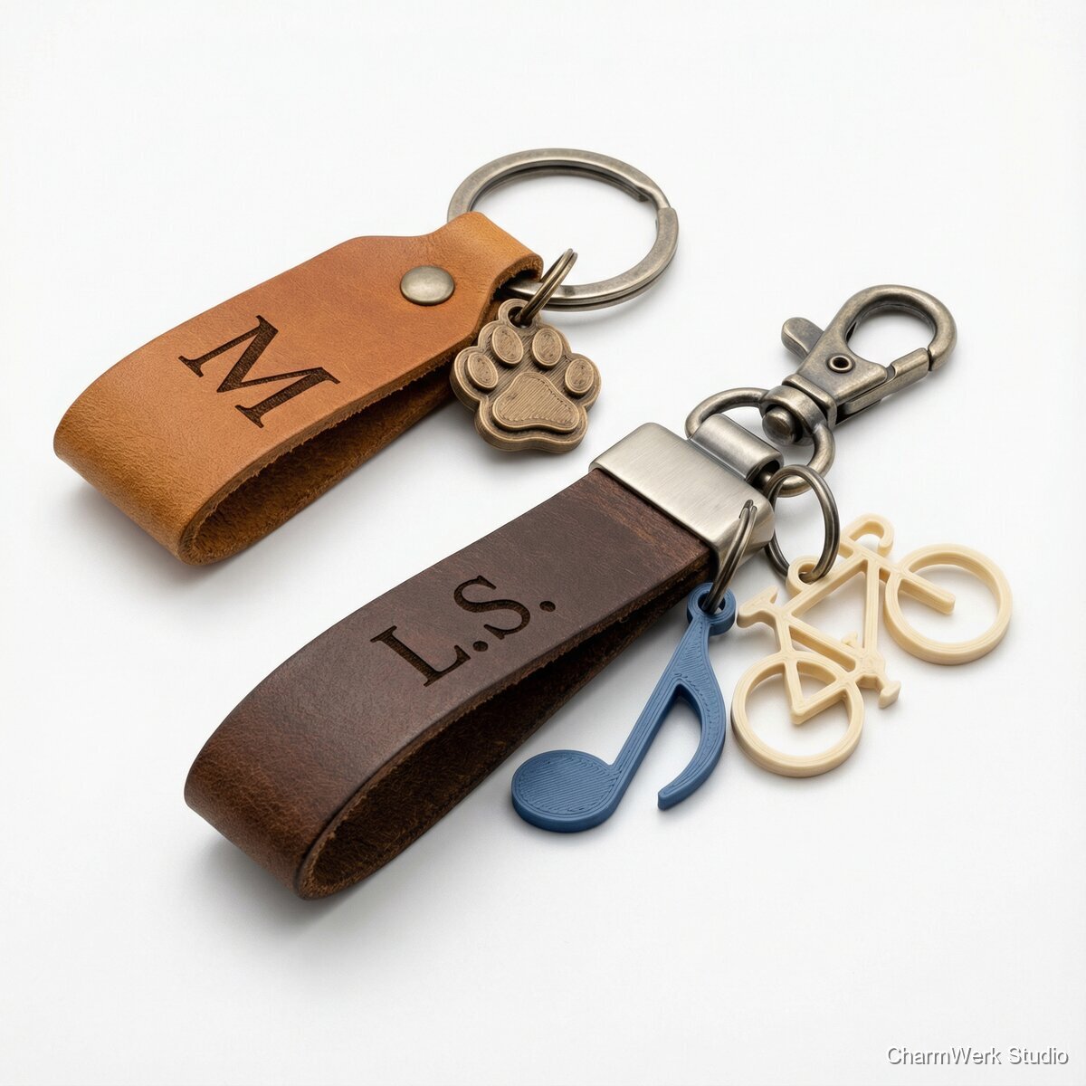 Schlüssel- und Taschen-Set: Lederanhänger mit 3D-Charms - Seitenansicht