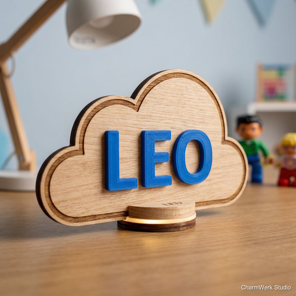 CNC-Namensschild mit 3D-Schriftzug und LED-Sockel - Detailansicht