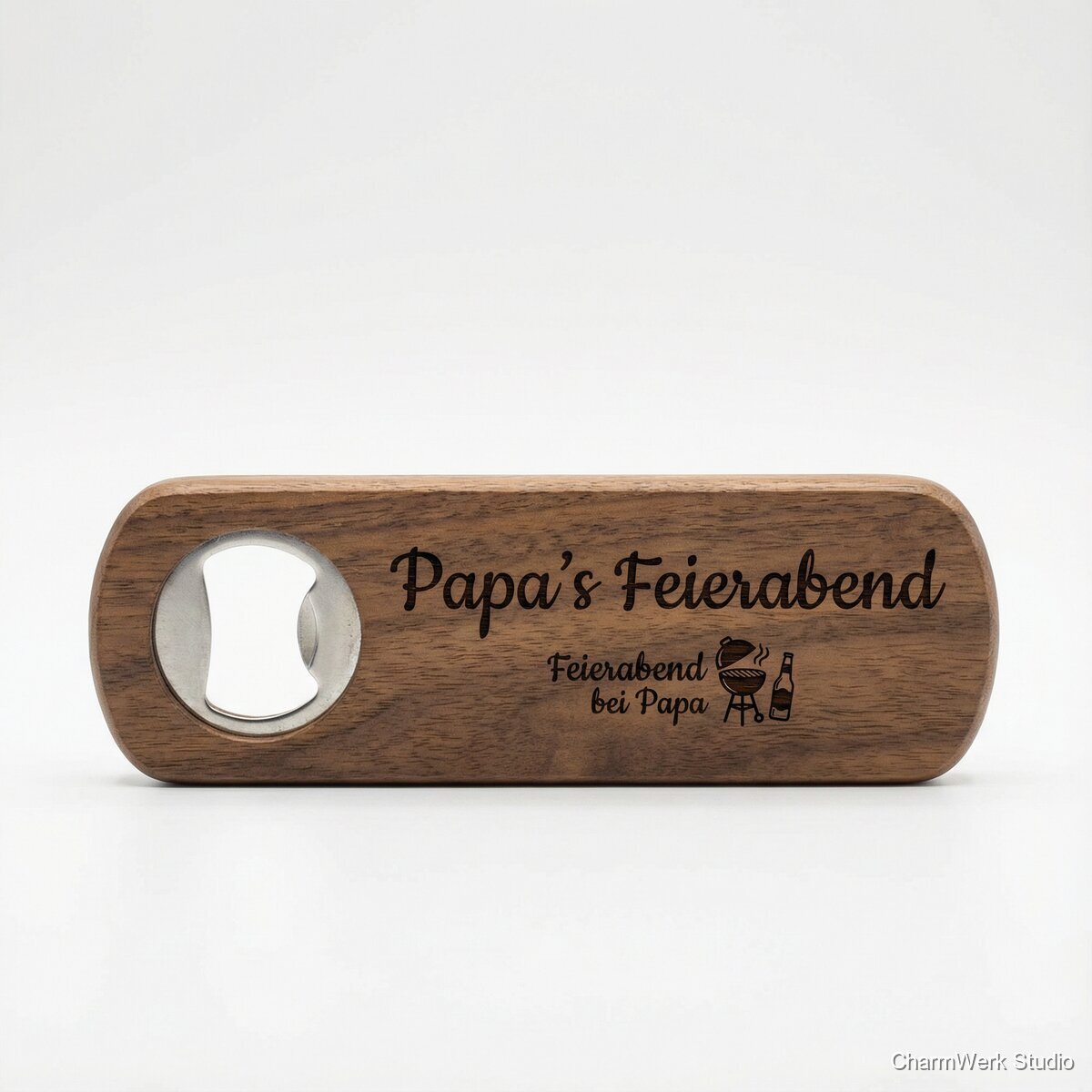 Flaschenöffner aus Holz mit Gravur „Papa’s Feierabend“