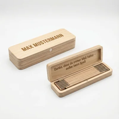 Graviertes Zollstock-Holzetui mit Widmung