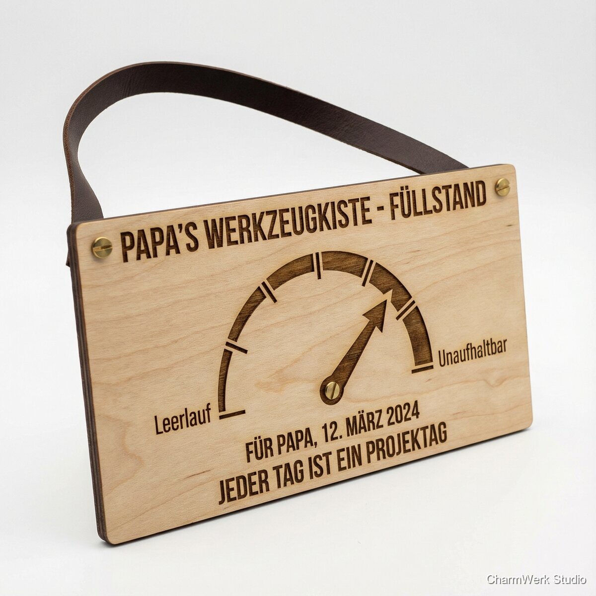 Personalisierte Papa-Toolbox-Füllstandsanzeige aus Holz - Seitenansicht