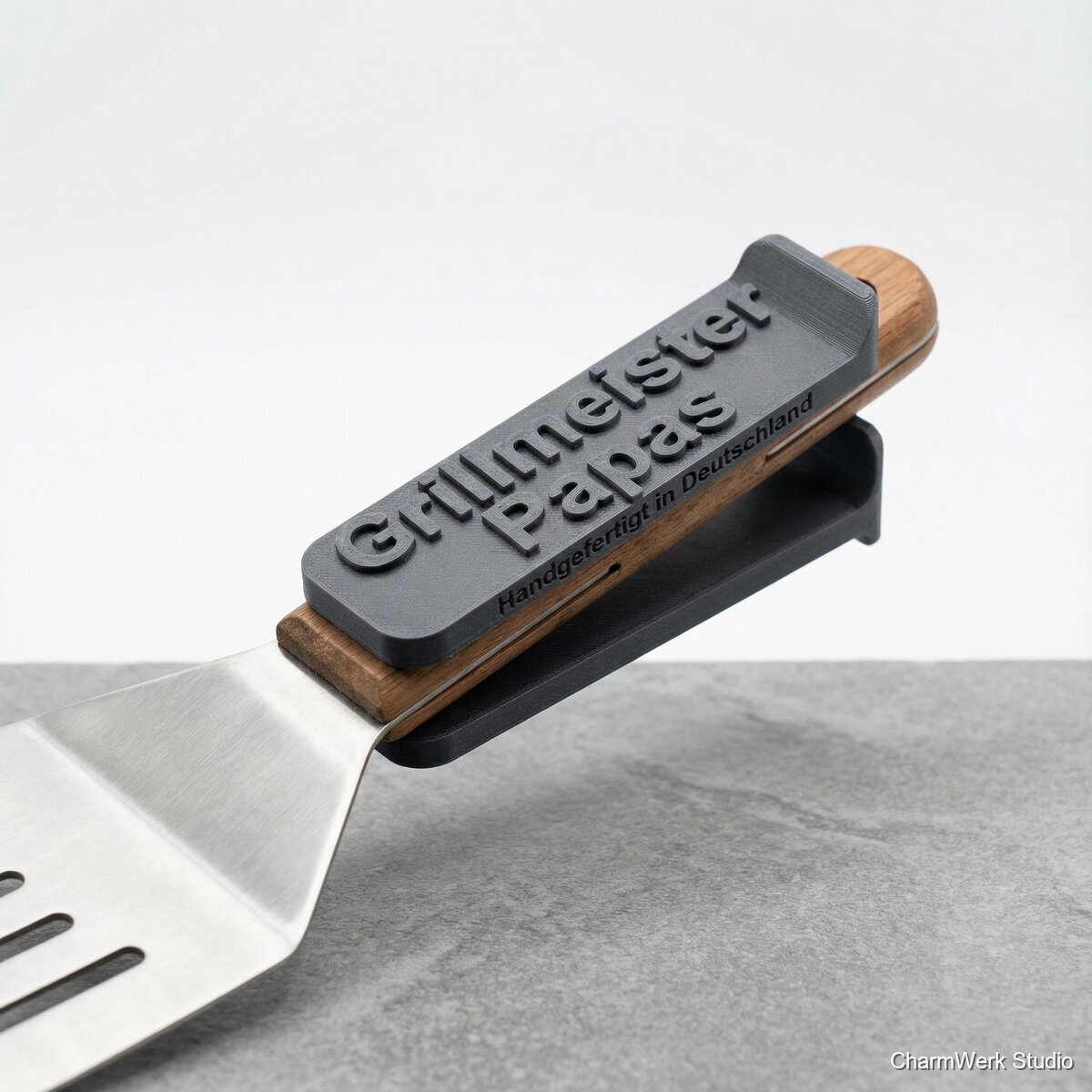 3D-gedruckter Grillmeister-Wender mit Namens-Clip