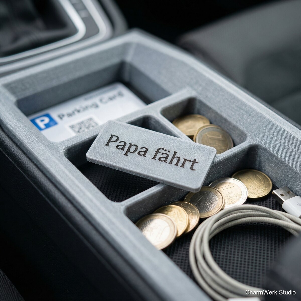 3D-gedruckter Auto-Mittelkonsole-Organizer mit Namensschild - Detailansicht