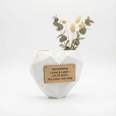 3D-Herz-Vase mit gravierter Holz-Botschaft