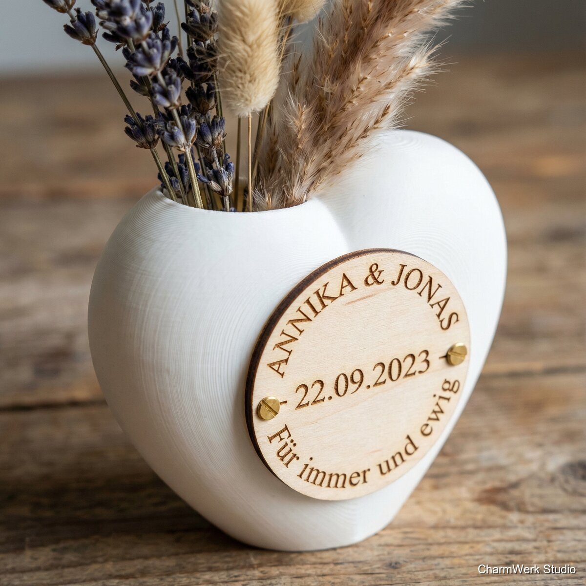 3D-Herz-Vase mit gravierter Holz-Botschaft - Detailansicht