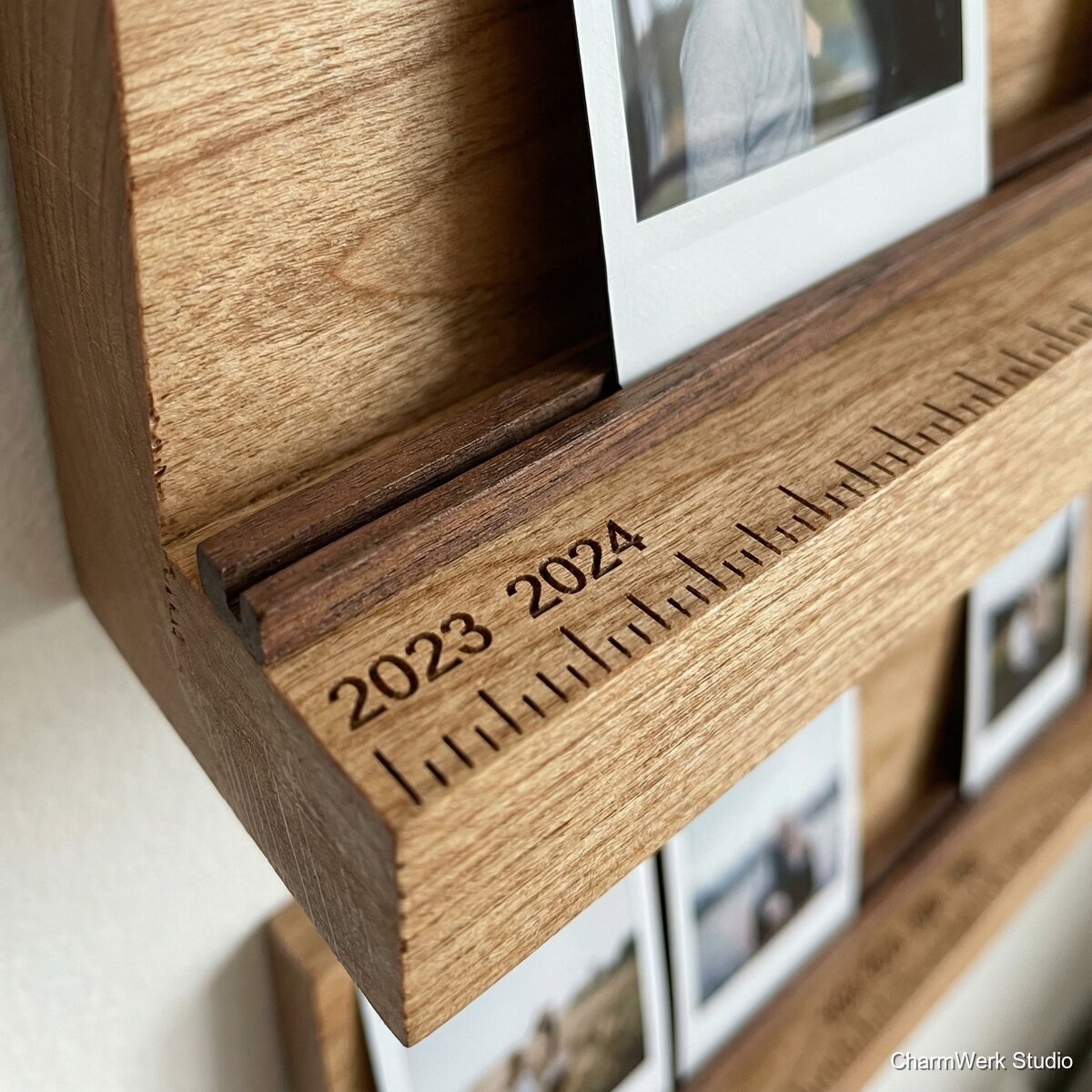 CNC-gefräste Fotoleiste mit Datumsskala - Detailansicht