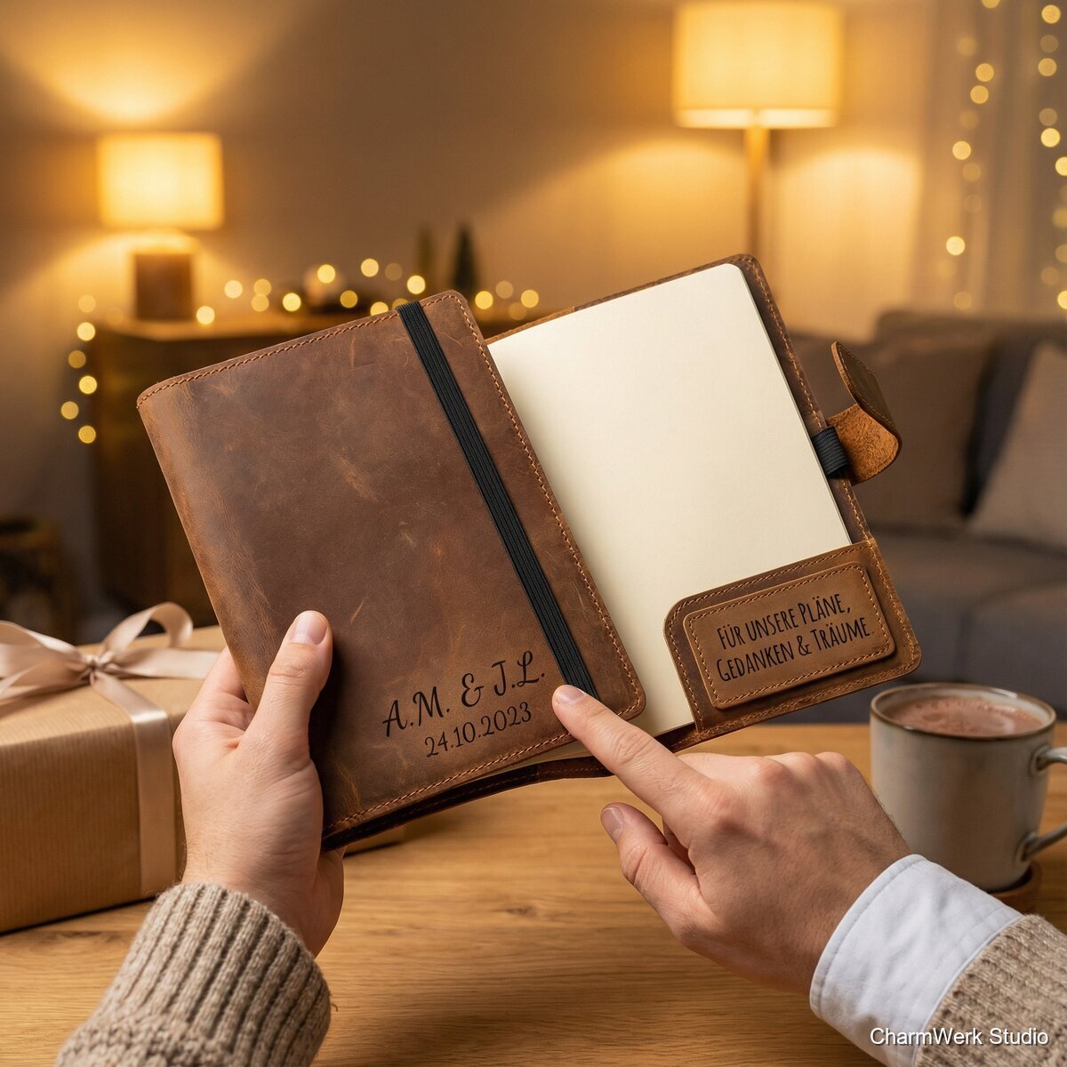 Leder-Notizbuchhülle mit Initialen und Datum - Lifestyle
