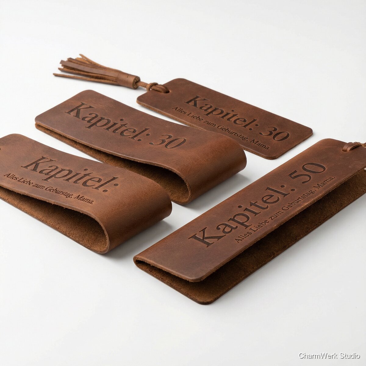 Gravierte Leder-Lesezeichen „Kapitel: Neues Lebensjahr“ - Seitenansicht