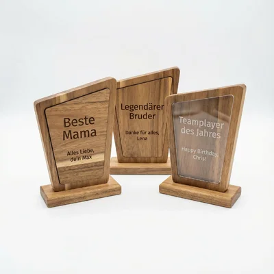 Holz-Schreibtischaufsteller „Mini-Award“ fürs Geburtstagskind