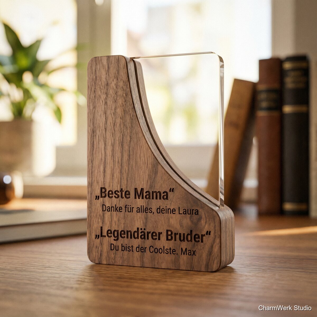 Holz-Schreibtischaufsteller „Mini-Award“ fürs Geburtstagskind - Detailansicht