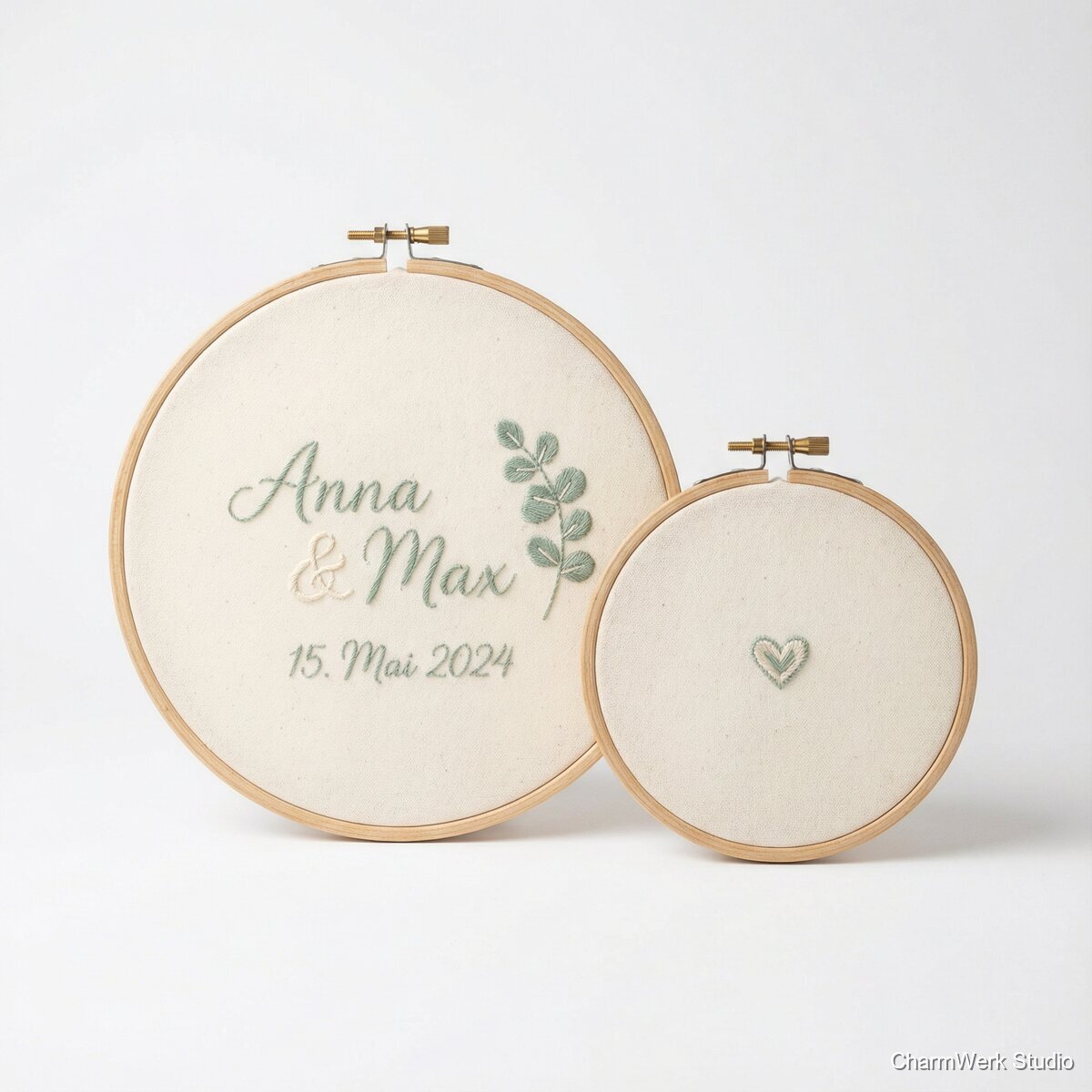 Besticktes Hochzeitsdatum im Stickrahmen-Set