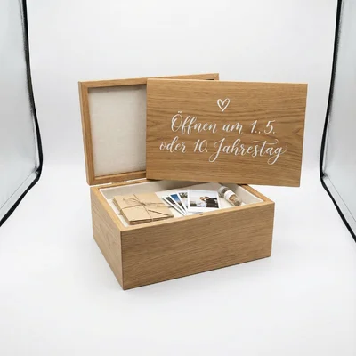 Personalisierte Hochzeits-„Zeitkapsel“ im Holzbox-Design