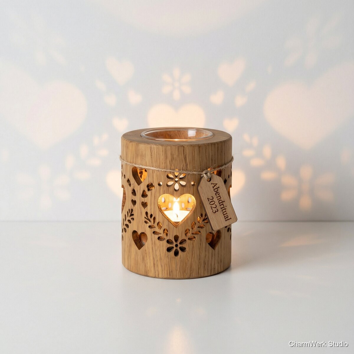 CNC-Teelichthalter „Herzfenster“ mit Schattenwurf