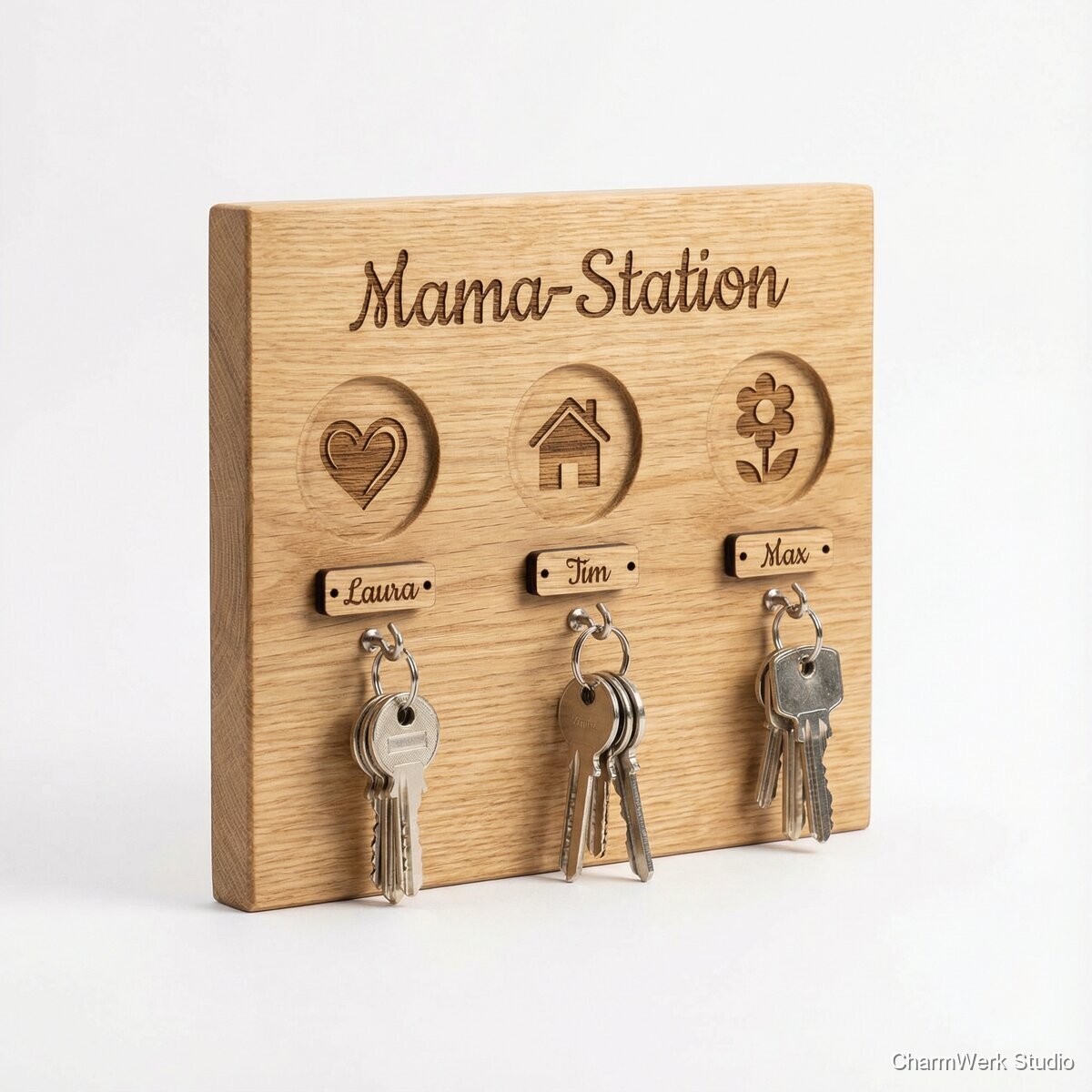 Schlüsselbrett „Mama-Station“ mit gefrästen Symbolhaken