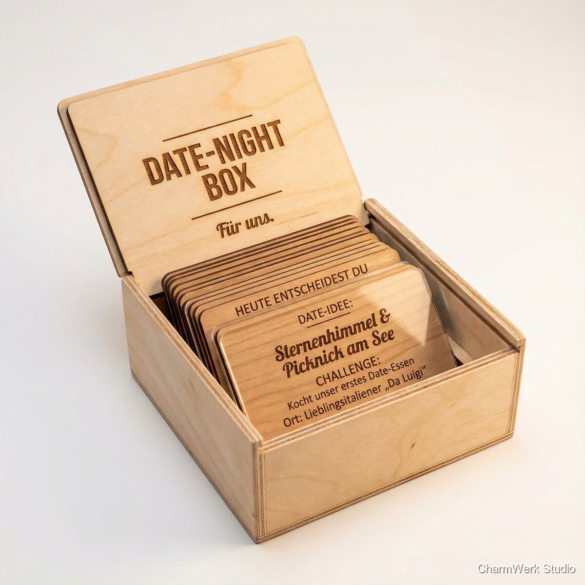 „Date-Night“-Box mit gravierten Aktivitätskarten - Seitenansicht