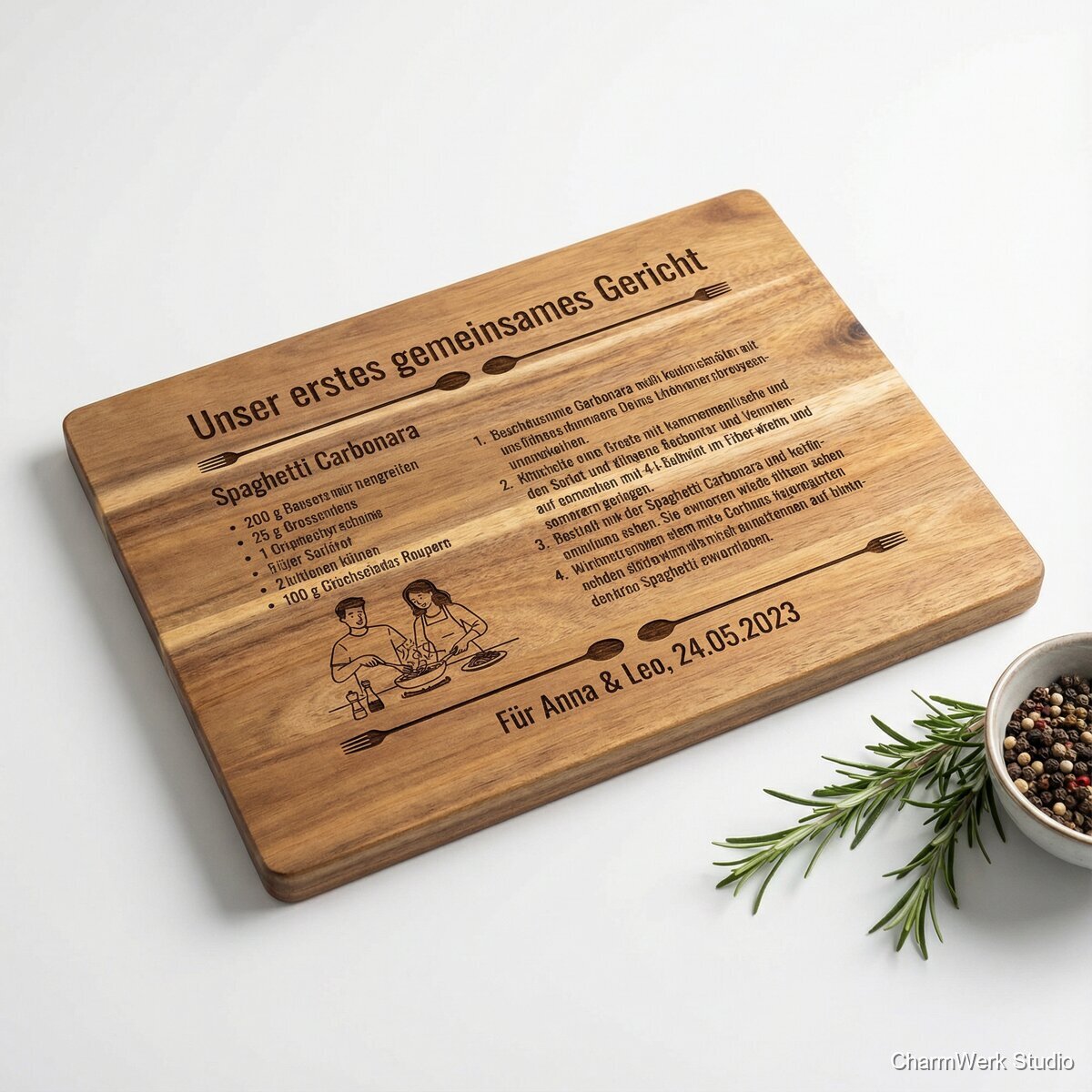 Graviertes Rezeptbrett „Unser erstes gemeinsames Gericht“ - Seitenansicht