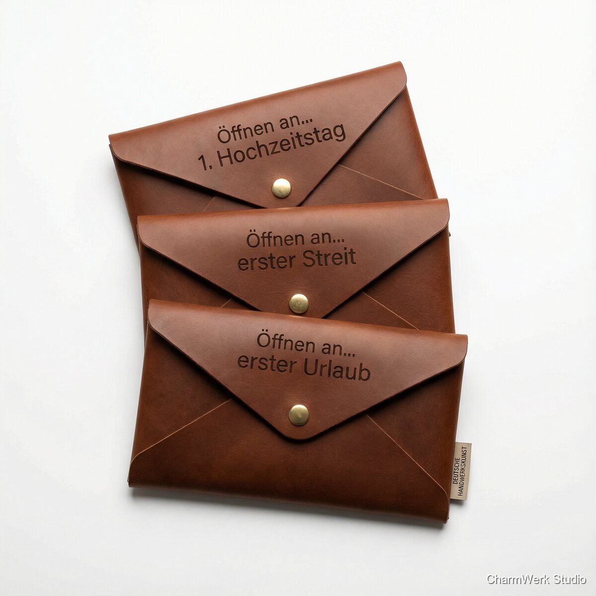 Hochzeitsbrief-Set: Gravierte Umschläge aus Leder