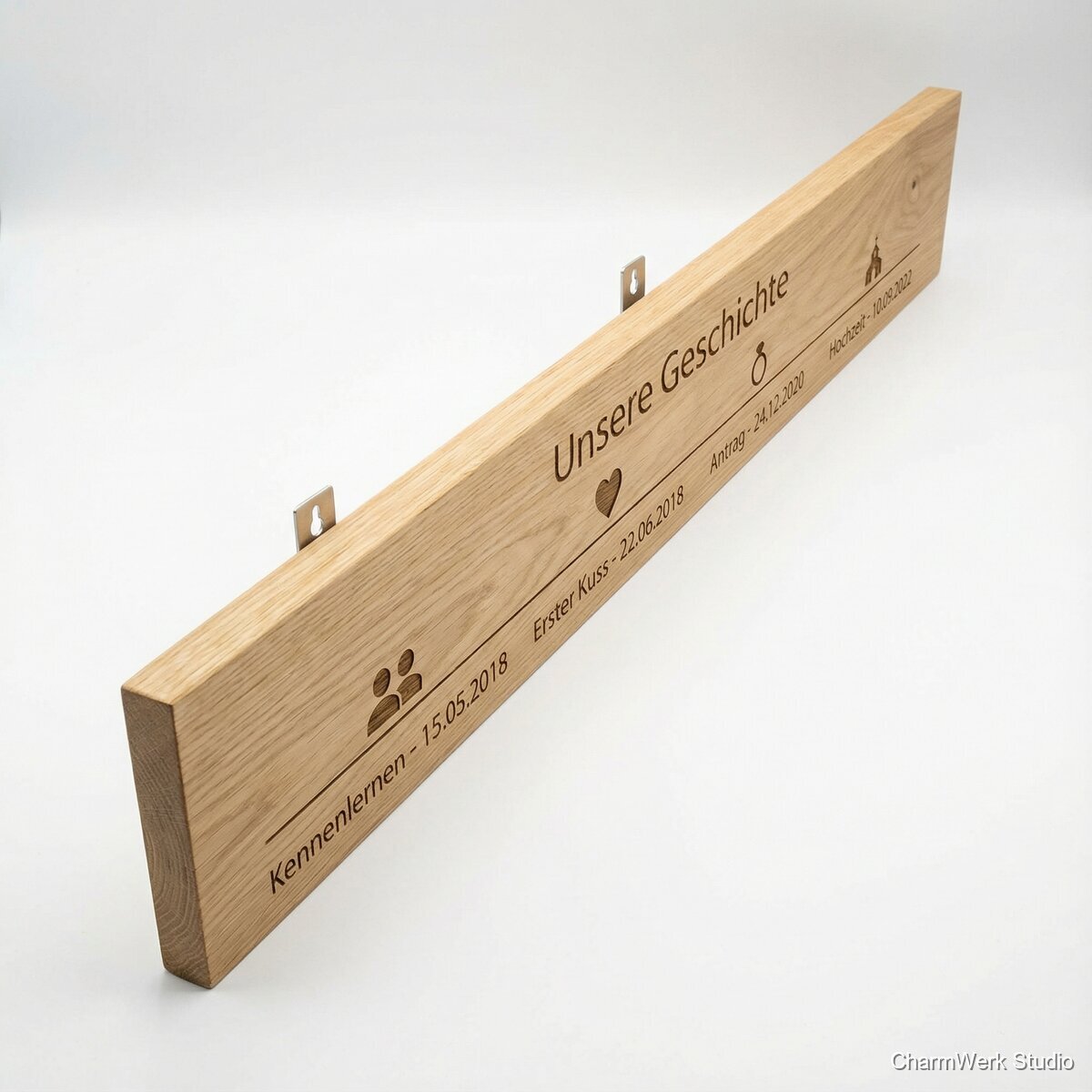 „Unsere Geschichte“ Timeline auf Holzleiste - Seitenansicht