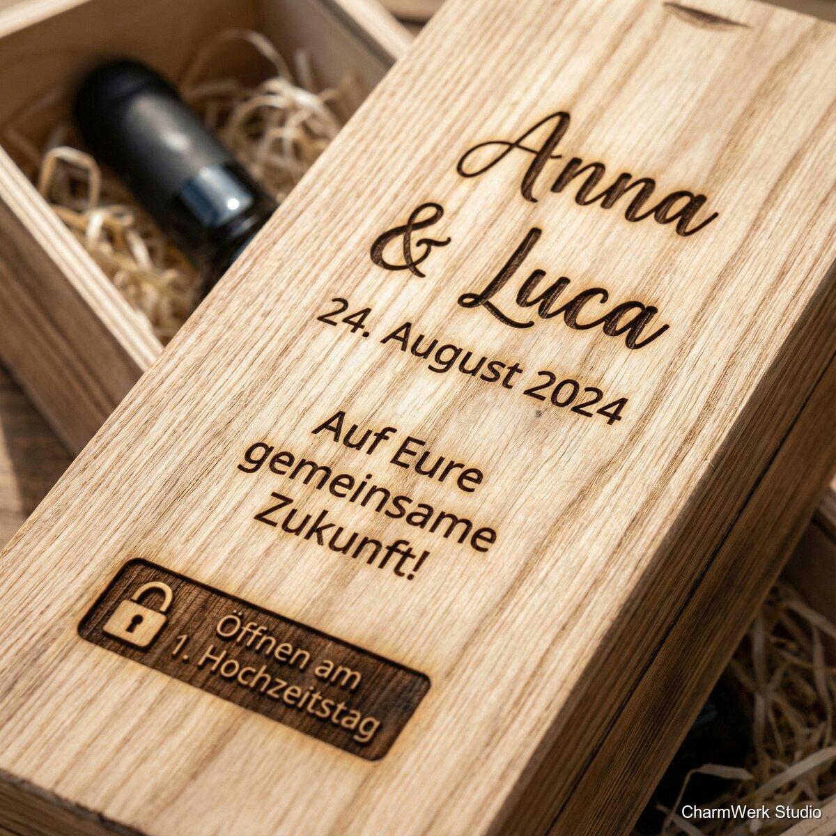 Gravierter Weinbox-Deckel mit persönlicher Widmung - Detailansicht