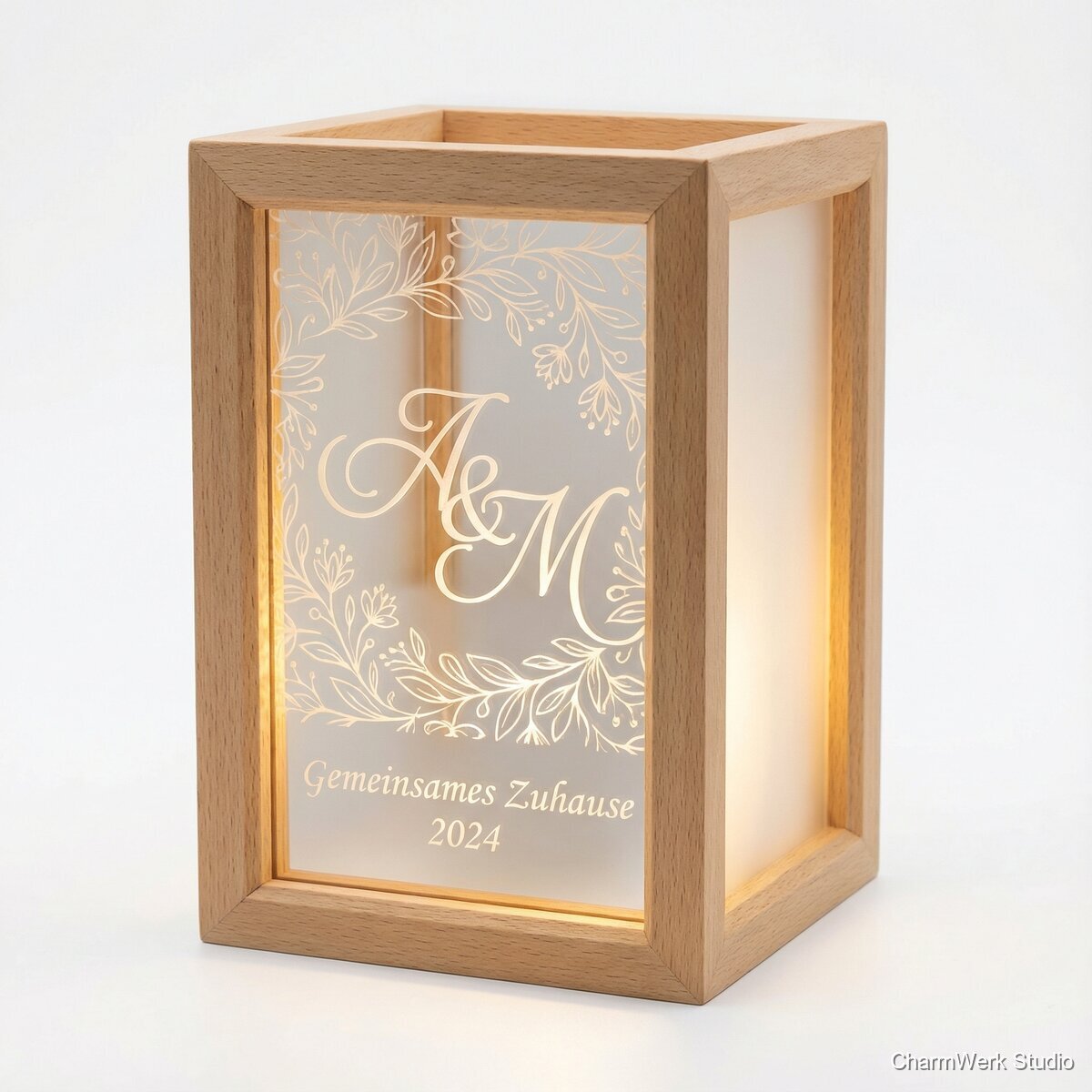 Monogramm-Laterne: Gravierte Holz-Acryl-Lichtbox