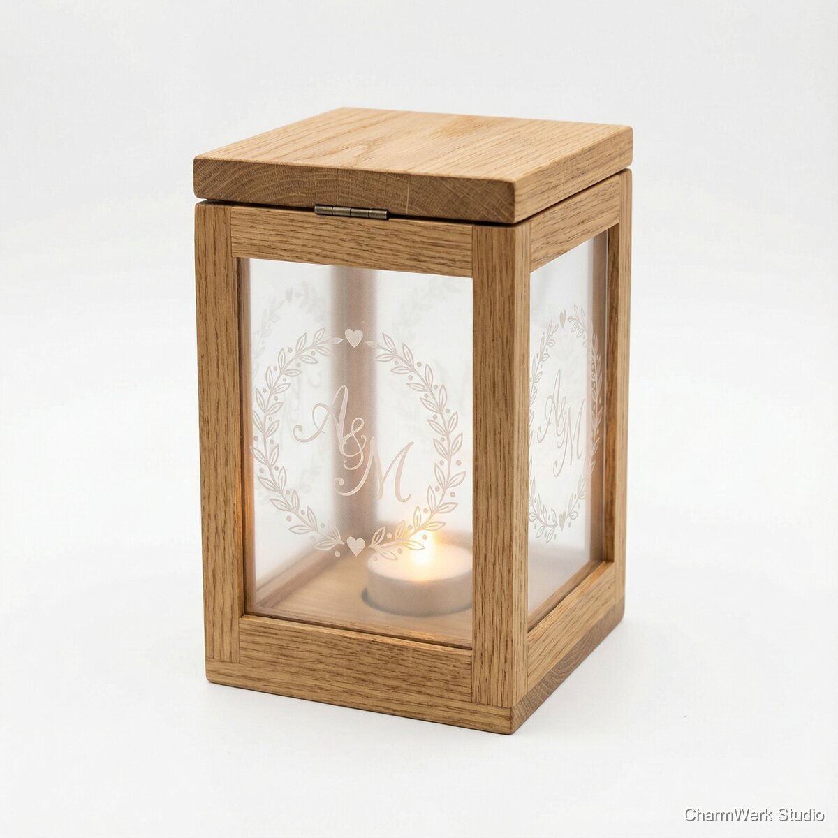 Monogramm-Laterne: Gravierte Holz-Acryl-Lichtbox - Seitenansicht