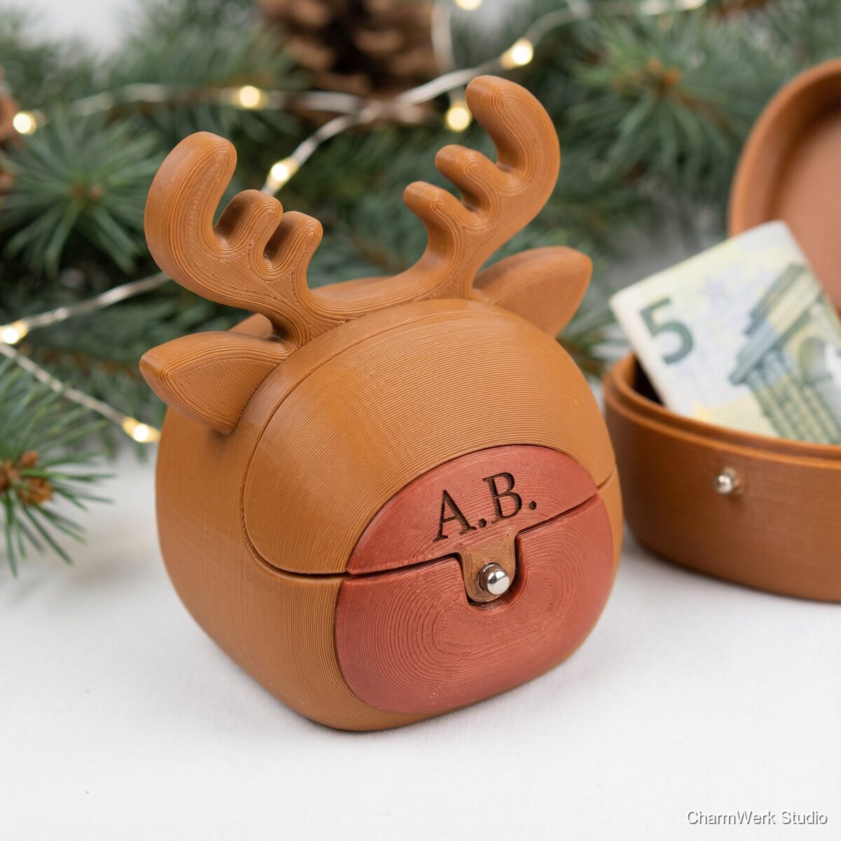 Rentier-Geschenkbox mit Schnappverschluss und Initialen - Detailansicht