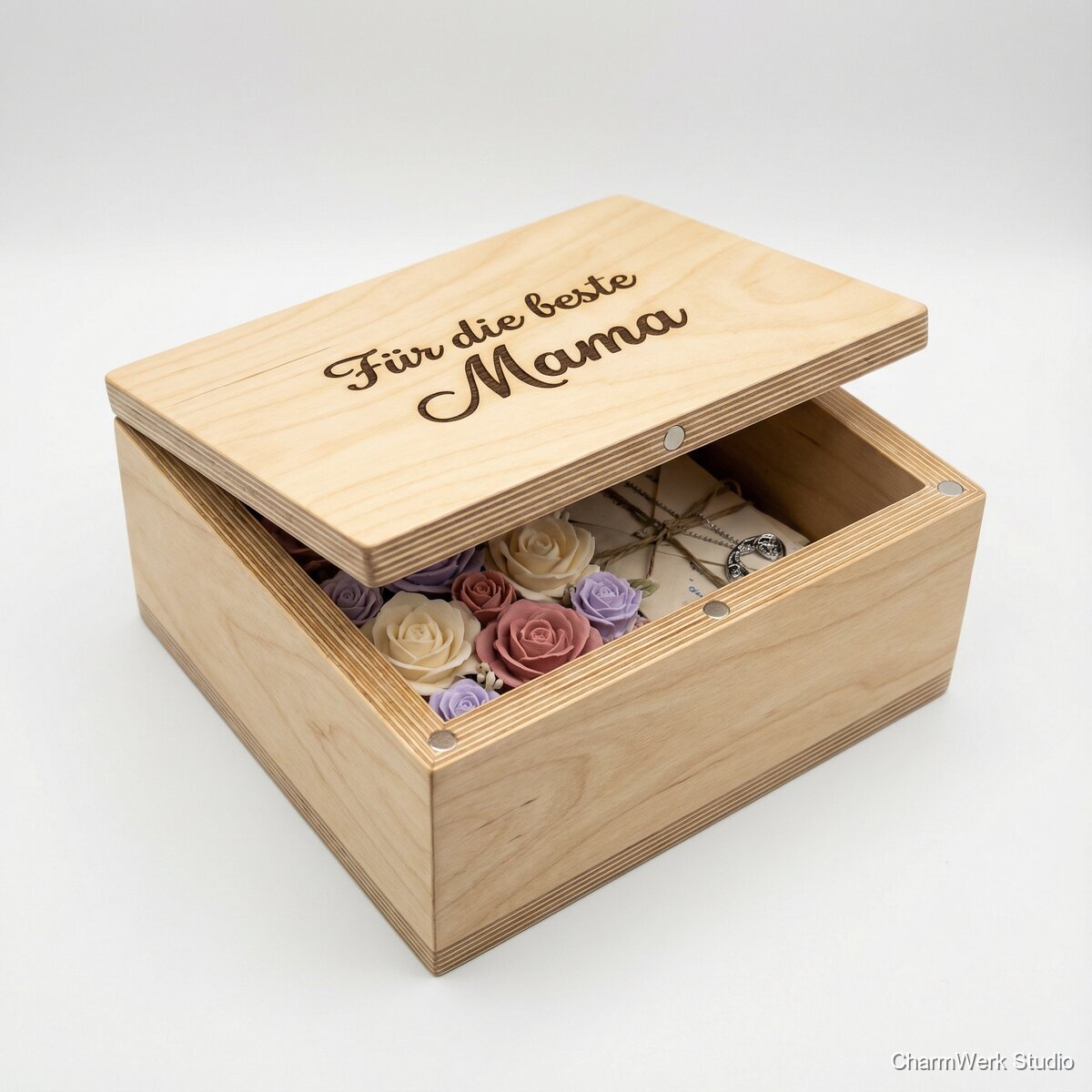 Mama-Herzkiste mit 3D-Blüten und Gravur - Seitenansicht