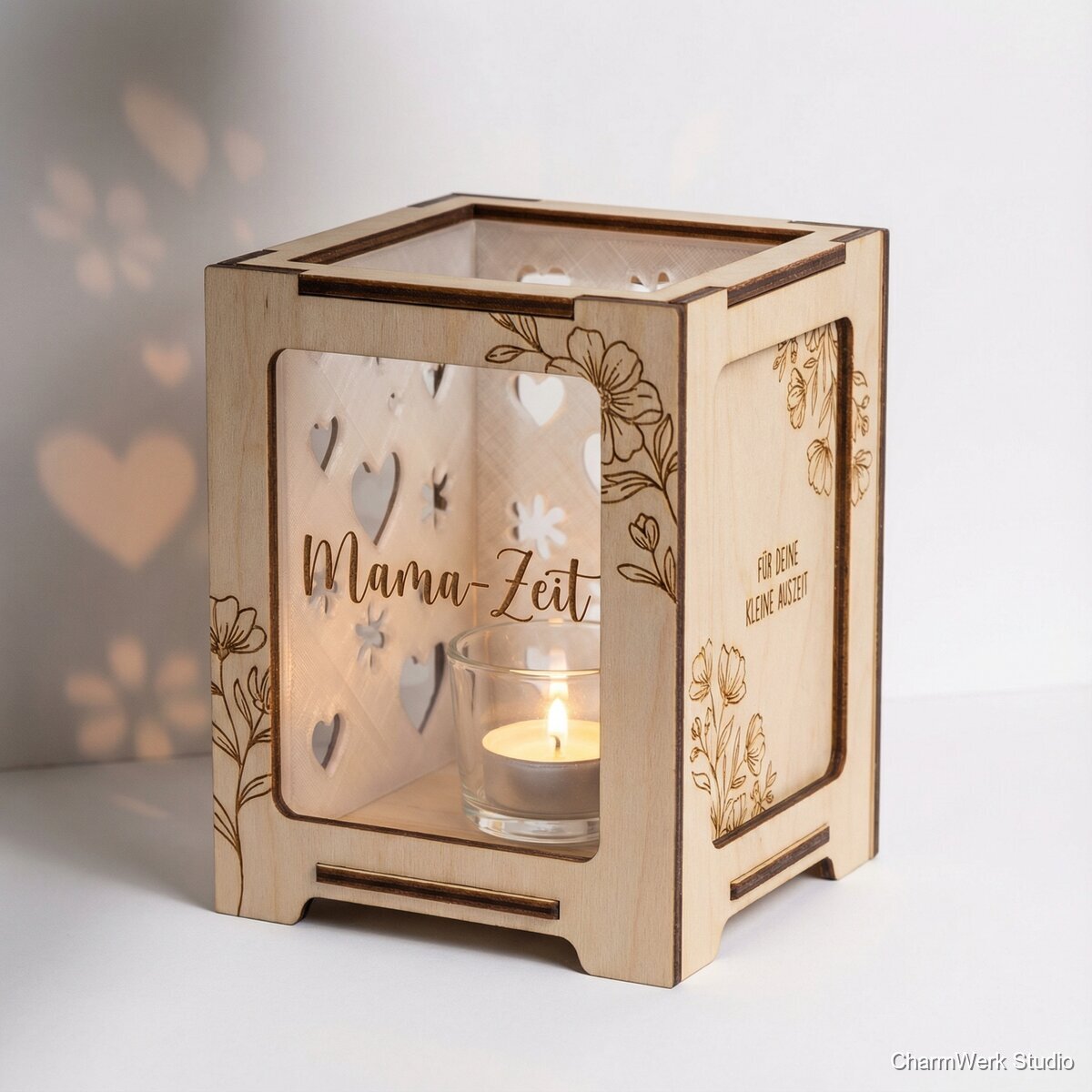 Teelichtlaterne „Mama-Zeit“ mit 3D-Schattenspiel - Seitenansicht