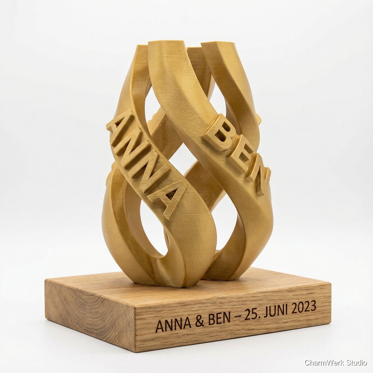 3D-gedruckte „Name-in-Name“-Skulptur mit Sockel - Seitenansicht