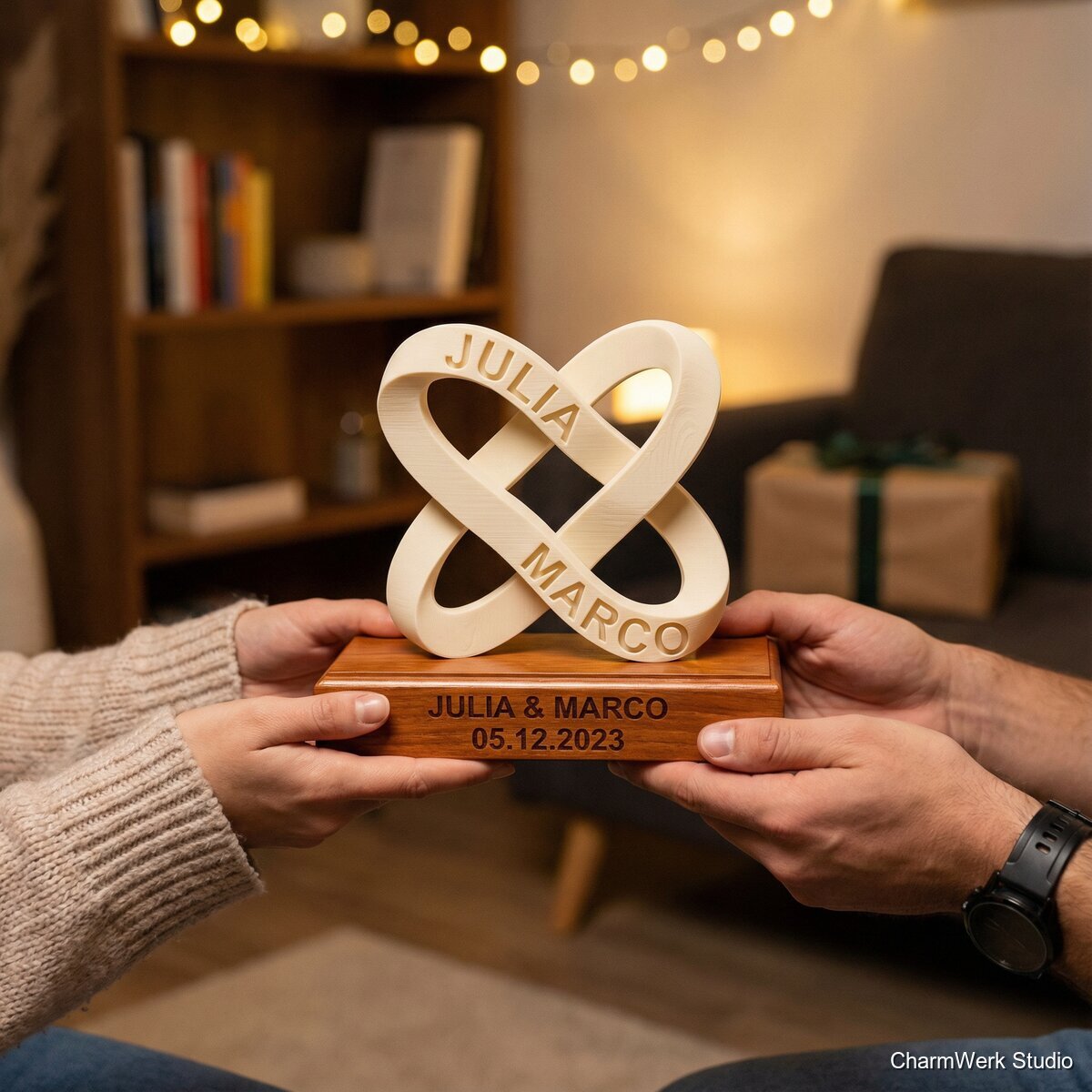 3D-gedruckte „Name-in-Name“-Skulptur mit Sockel - Lifestyle