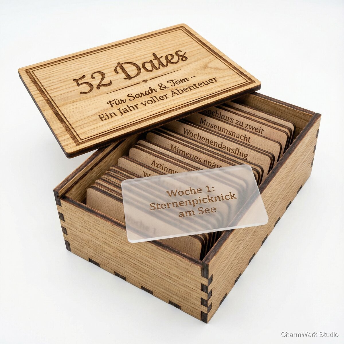 Lasergraviertes Set „52 Dates“ in Holzbox - Seitenansicht