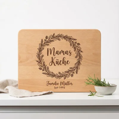 Rezeptbrettchen „Mamas Küche“ mit Familiennamen