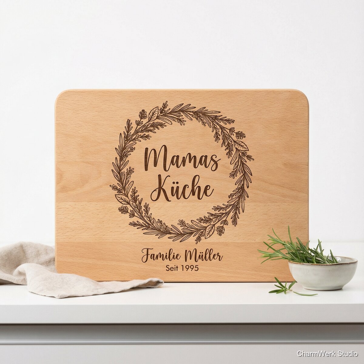 Rezeptbrettchen „Mamas Küche“ mit Familiennamen