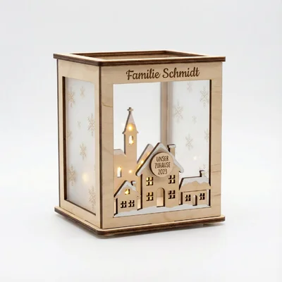 Winterdorf-Laterne mit Namen und Familienhaus
