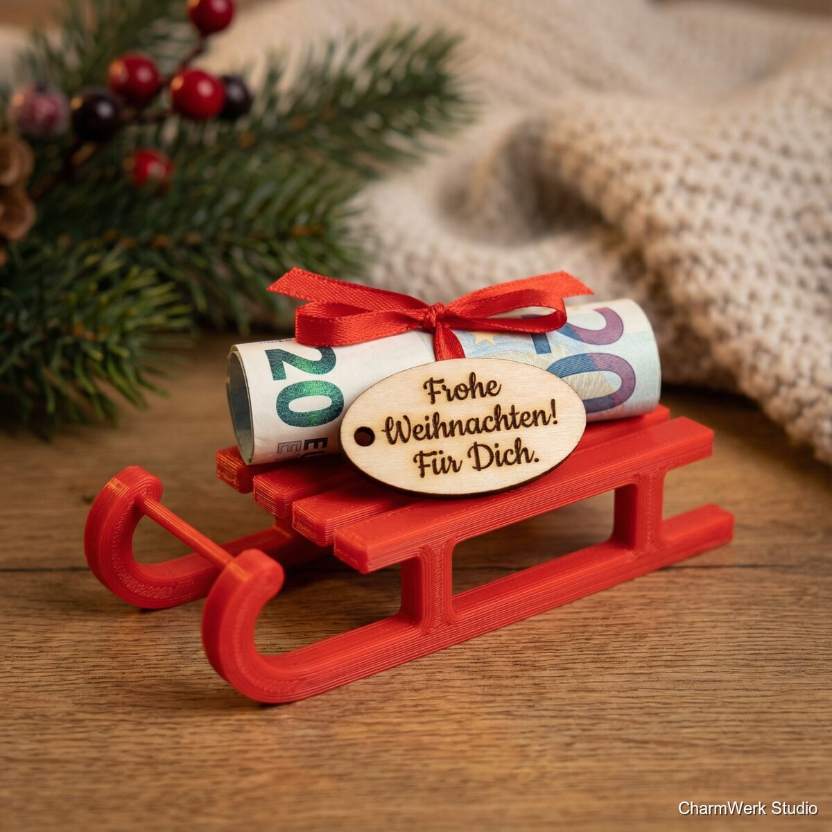3D-Schlitten-Geldgeschenk mit graviertem Holzschild - Detailansicht