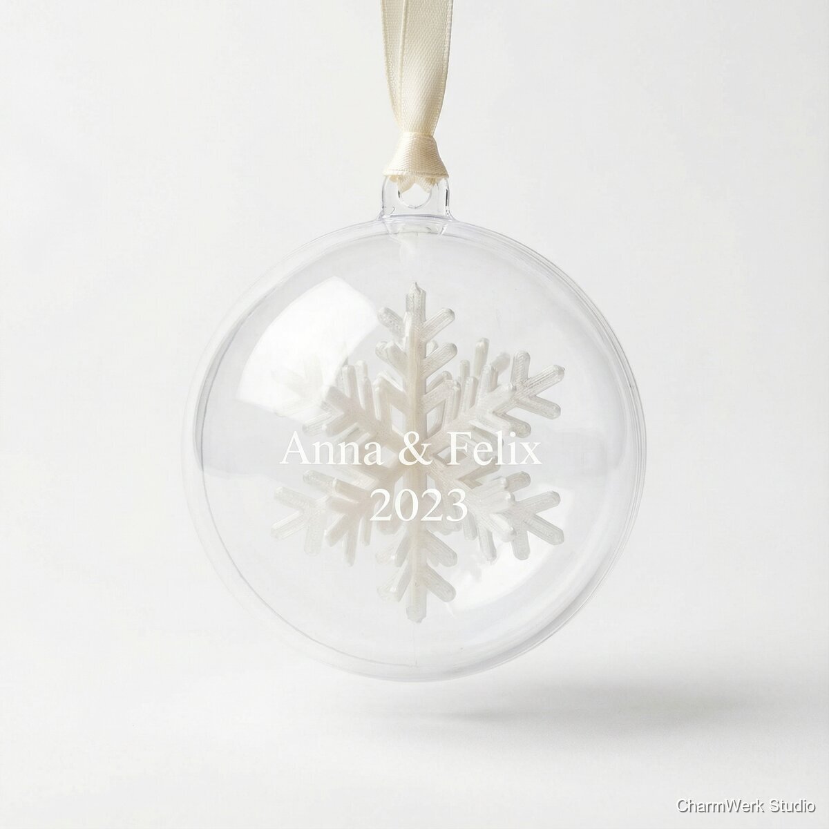 Acryl-Weihnachtskugel mit 3D-Schneeflocken-Inlay