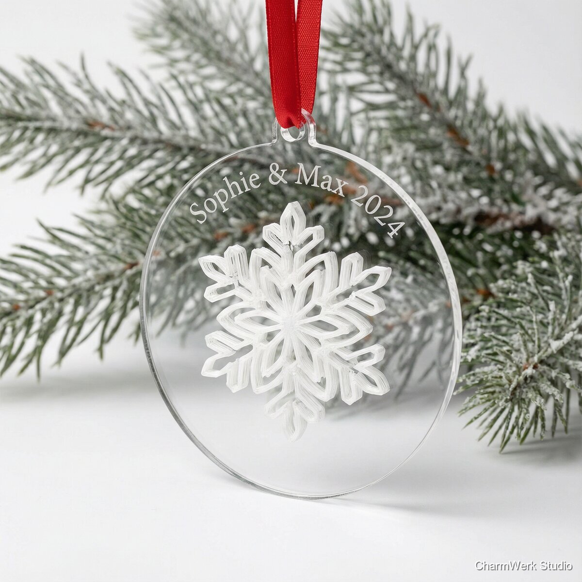 Acryl-Weihnachtskugel mit 3D-Schneeflocken-Inlay - Seitenansicht
