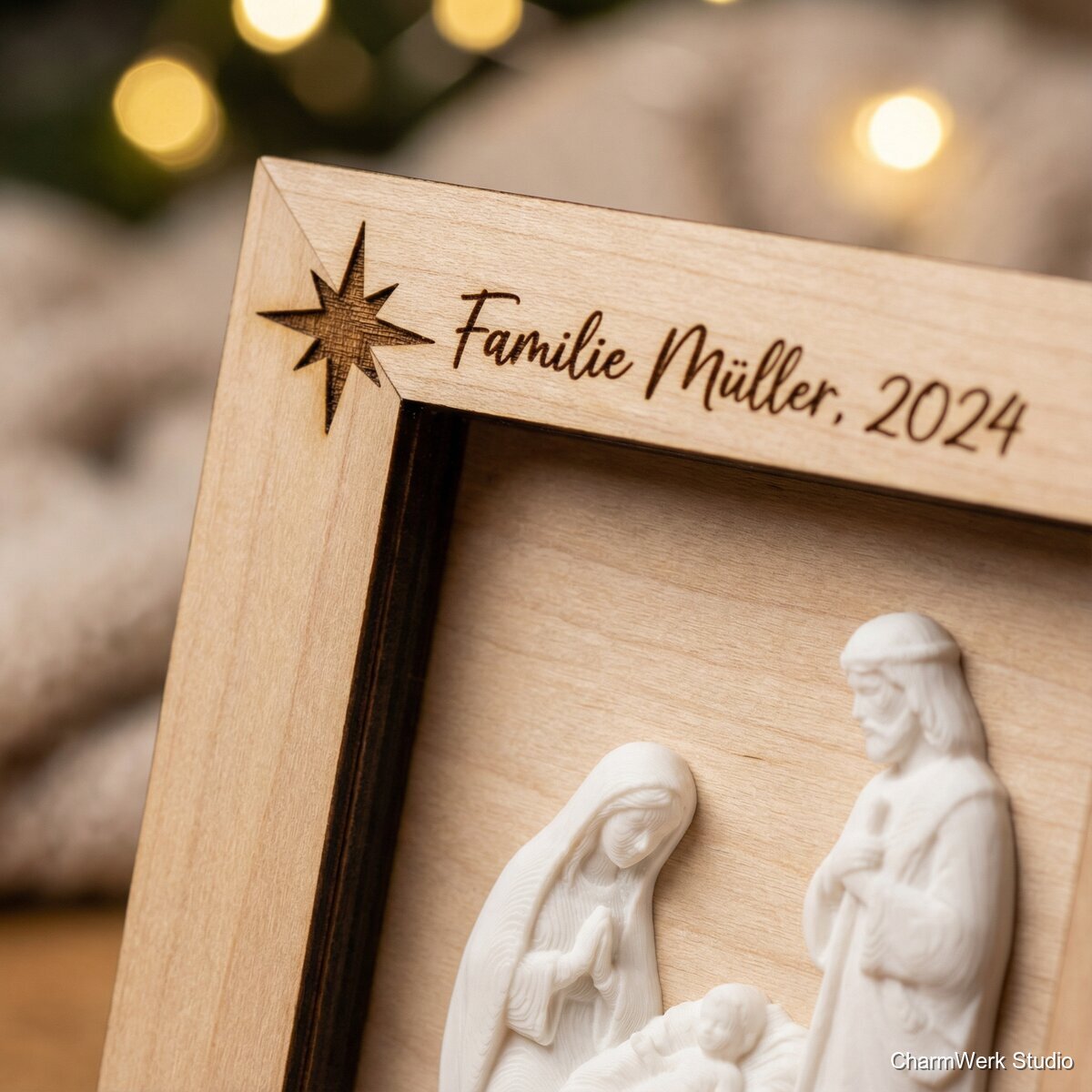 Mini-Krippenrahmen mit Gravur und 3D-Figuren - Detailansicht