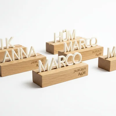 Tischkarten-Halter Set mit 3D-Namen und Holzbase