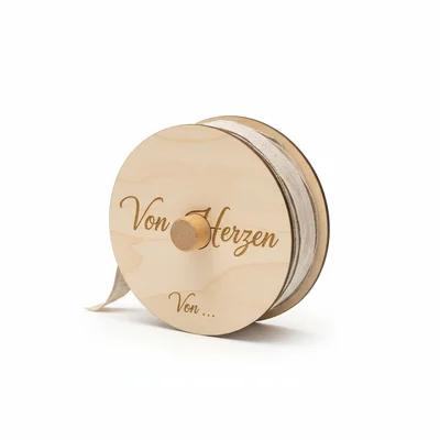Geschenkband-Spule mit Gravur „Von Herzen“