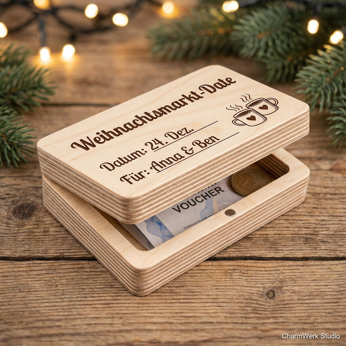 Mini-Weihnachtsmarkt-Gutscheinbox aus Holz - Detailansicht