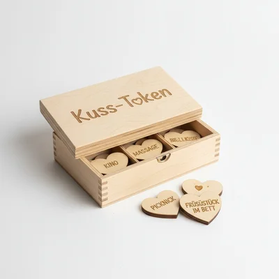 Personalisierte „Kuss-Token“-Box mit gefrästen Chips