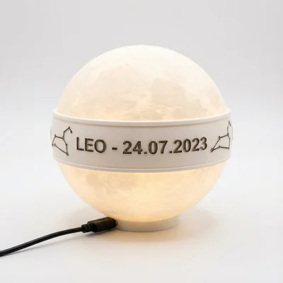 Planeten-Lampe mit Namensgravur-Optik und Sternbild