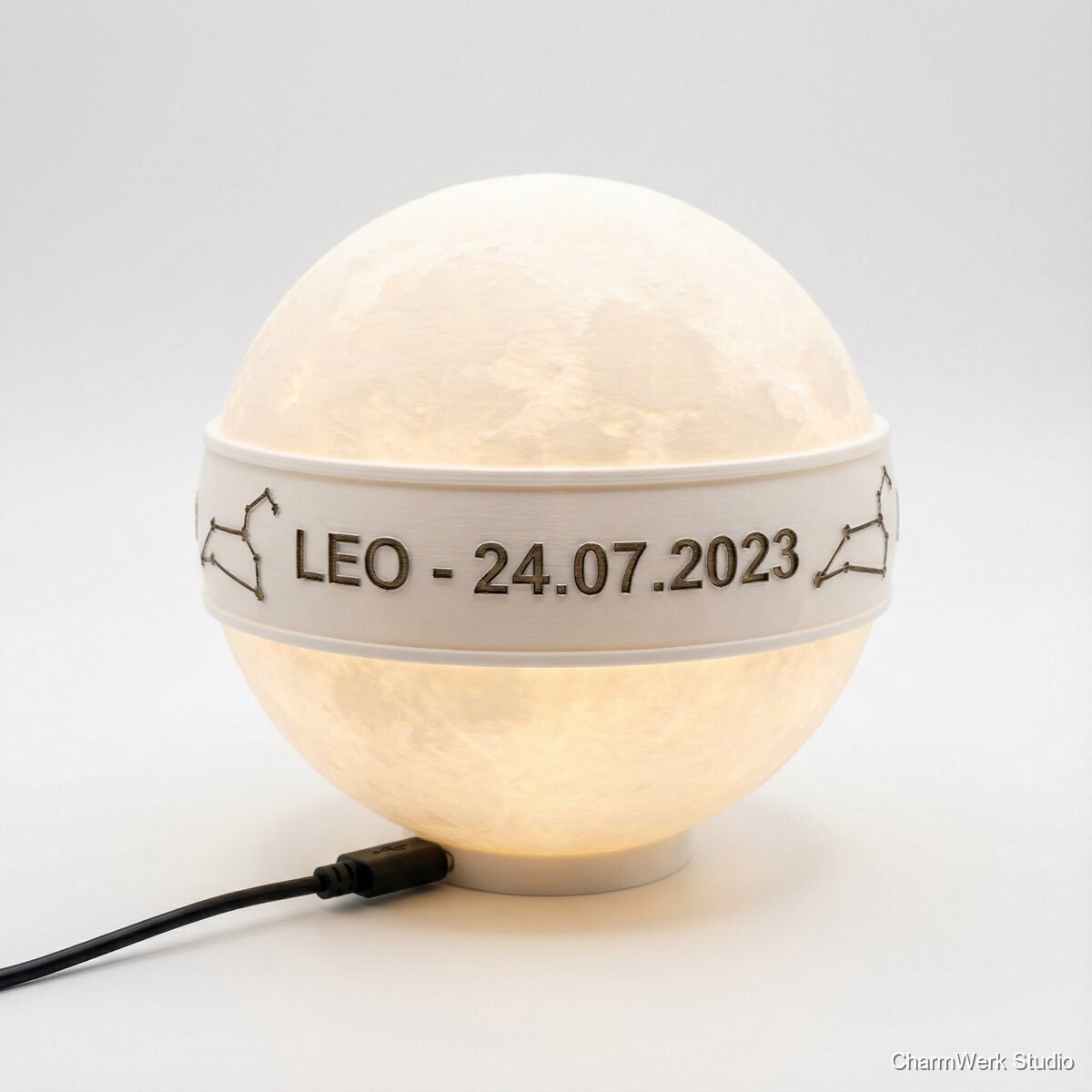 Planeten-Lampe mit Namensgravur-Optik und Sternbild